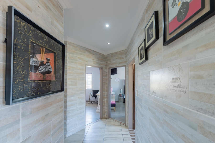 4 Bedroom Property for Sale in Geelhoutpark North West